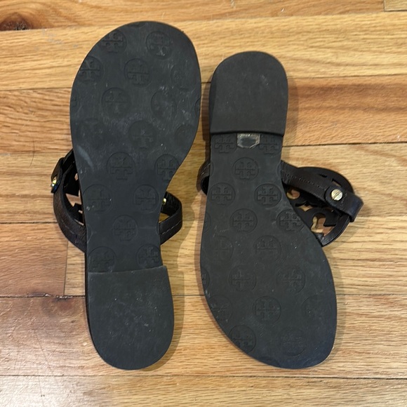 Tory Burch Brown Sandals with Iconic Logo - Picture 2 of 3